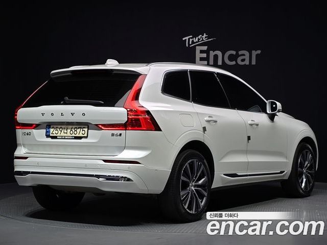 Volvo XC60 2022 — фото 2