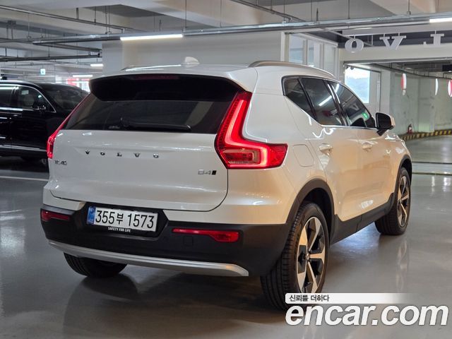 Volvo XC40 2025 — фото 2