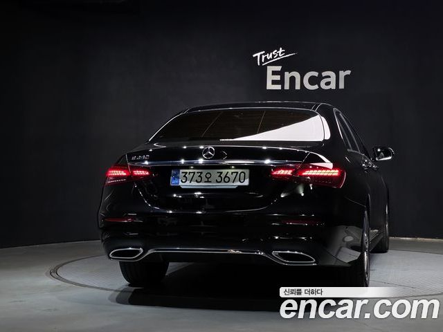 Mercedes-Benz E-Class 2023 — фото 4