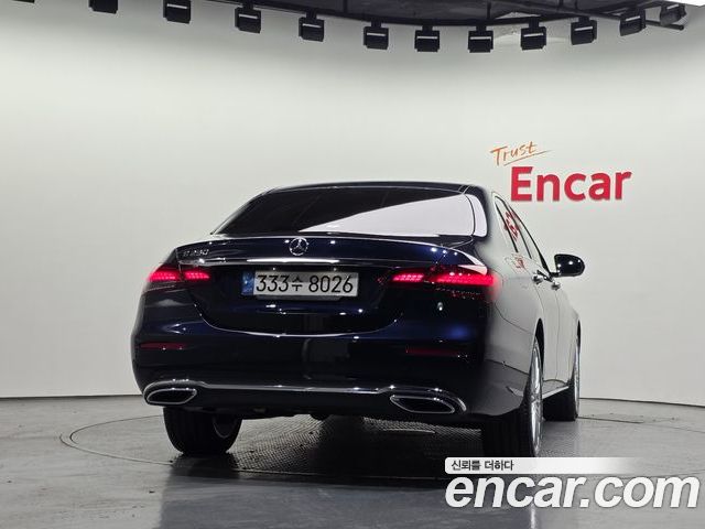 Mercedes-Benz E-Class 2022 — фото 4