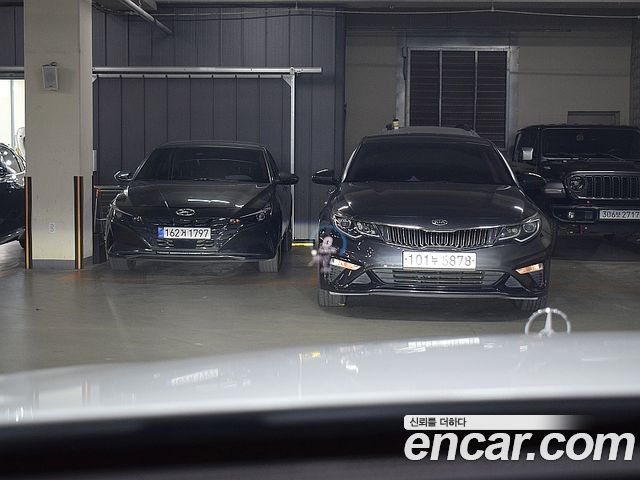 Mercedes-Benz E-Class 2022 — фото 10