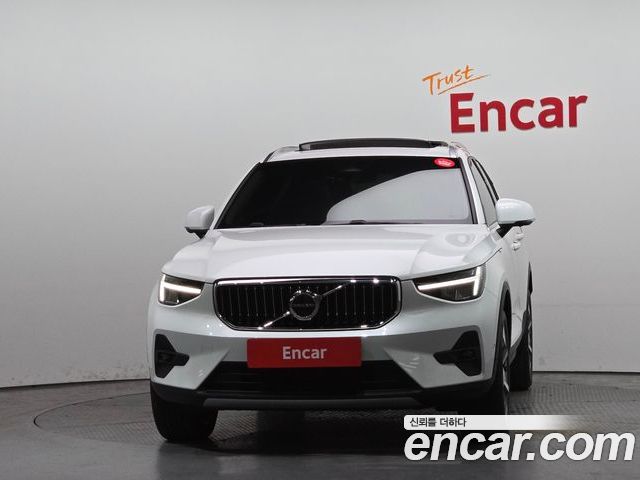 Volvo XC40 2023 — фото 3