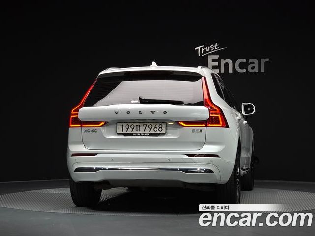Volvo XC60 2025 — фото 4