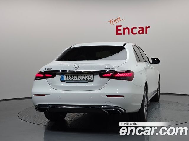 Mercedes-Benz E-Class 2023 — фото 4