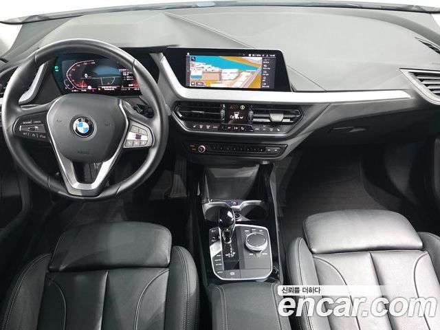 BMW 1 Series 2022 — фото 10