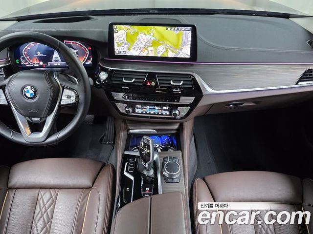 BMW 5 Series 2023 — фото 10