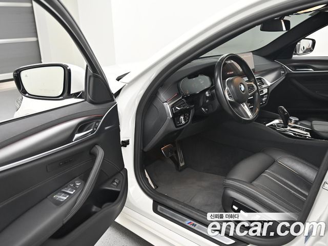 BMW 5 Series 2023 — фото 10
