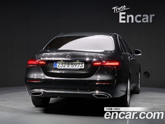 Mercedes-Benz E-Class 2022 — фото 4