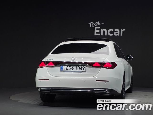 Mercedes-Benz E-Class 2025 — фото 4