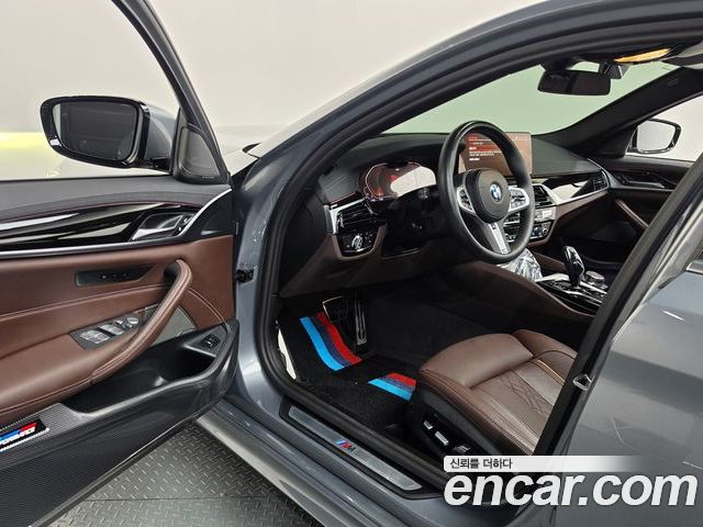 BMW 5 Series 2023 — фото 10