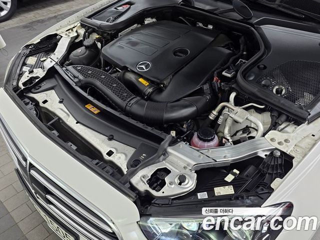 Mercedes-Benz E-Class 2023 — фото 6