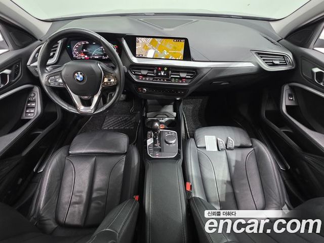 BMW 1 Series 2022 — фото 10