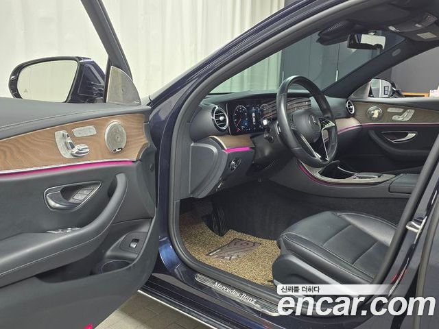 Mercedes-Benz E-Class 2022 — фото 10