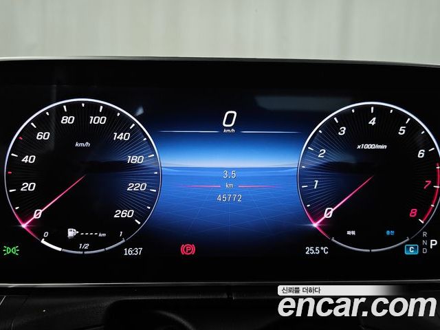 Mercedes-Benz C-Class 2023 — фото 8