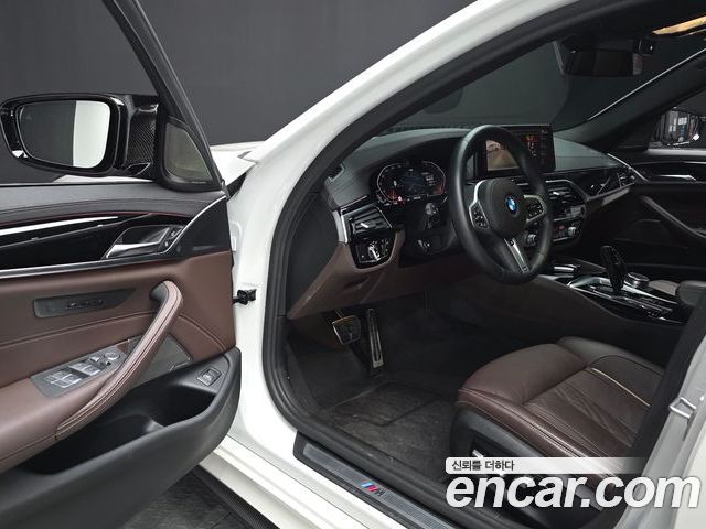 BMW 5 Series 2022 — фото 10