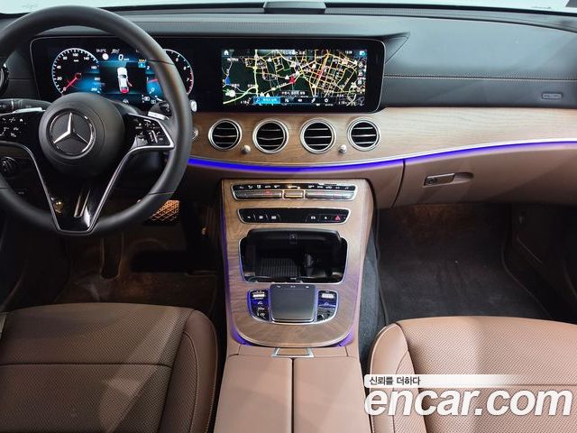Mercedes-Benz E-Class 2023 — фото 10