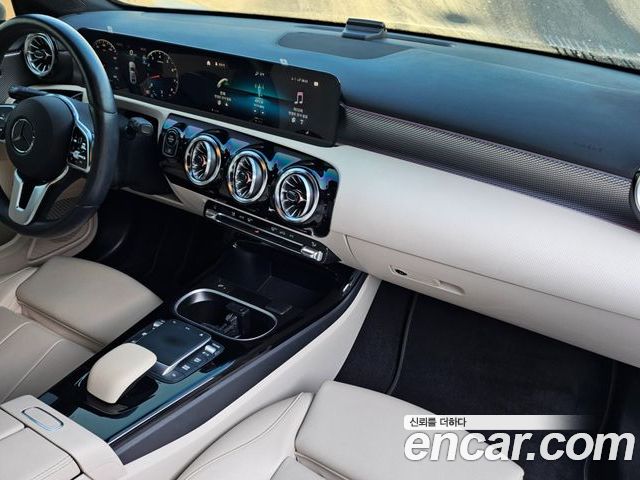 Mercedes-Benz A-Class 2023 — фото 10