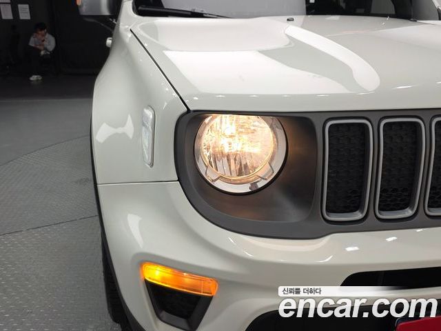 Jeep Renegade 2022 — фото 8