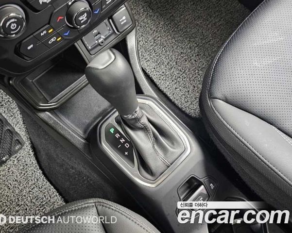 Jeep Renegade 2023 — фото 9