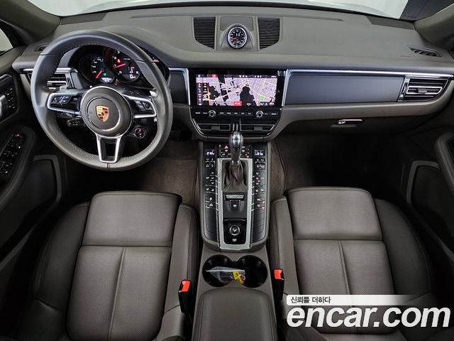 Porsche Macan 2021 — фото 10