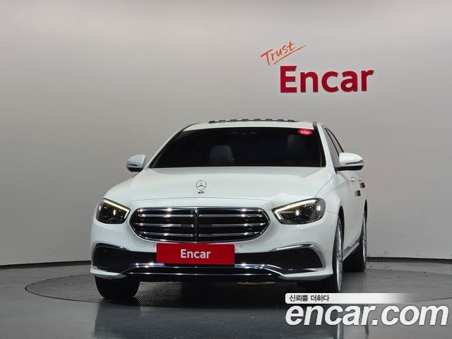 Mercedes-Benz E-Class 2022 — фото 3