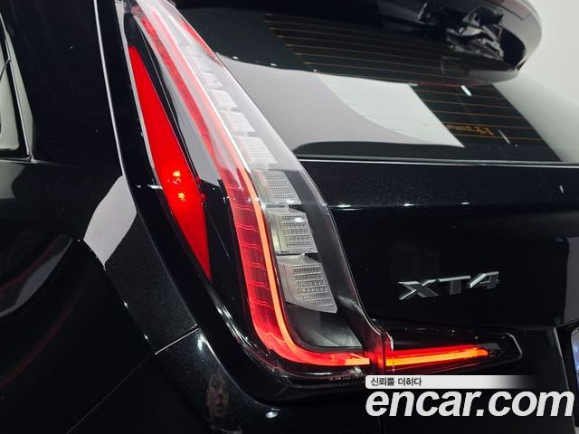 Cadillac XT4 2023 — фото 9