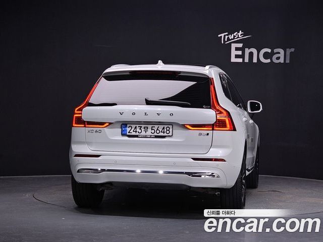 Volvo XC60 2025 — фото 4