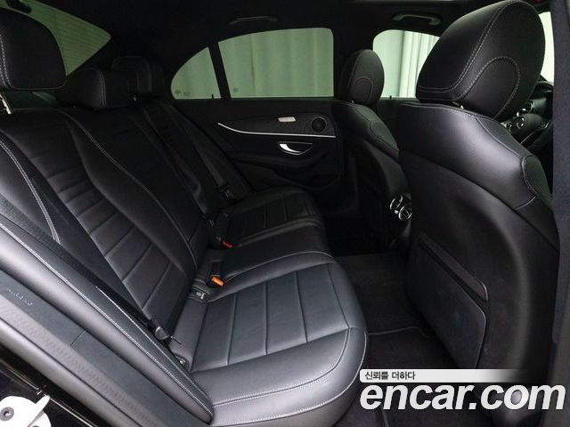 Mercedes-Benz E-Class 2023 — фото 10