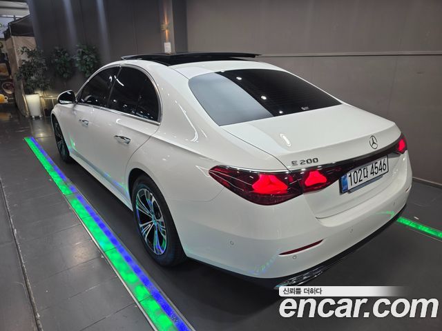 Mercedes-Benz E-Class 2025 — фото 2