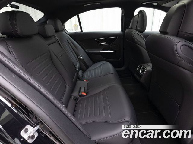 Mercedes-Benz C-Class 2025 — фото 10