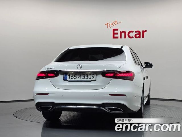 Mercedes-Benz E-Class 2023 — фото 4