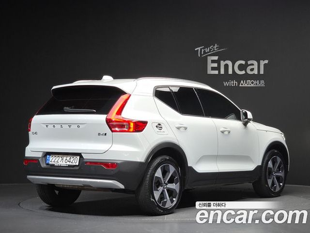 Volvo XC40 2023 — фото 2