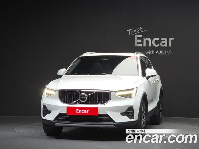 Volvo XC40 2023 — фото 3