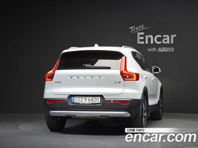 Volvo XC40 2023 — фото 4
