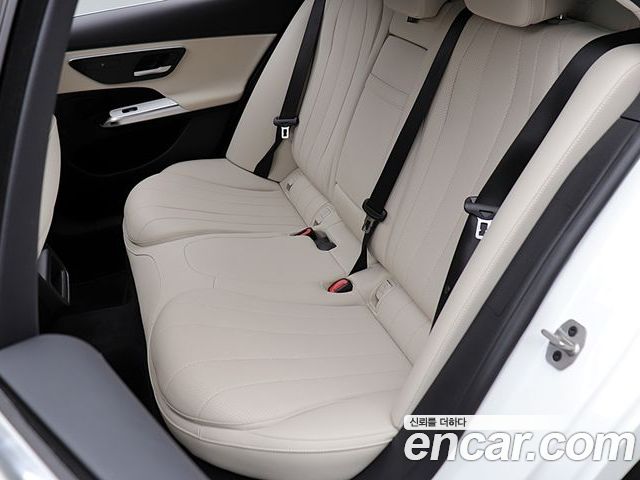 Mercedes-Benz E-Class 2024 — фото 10