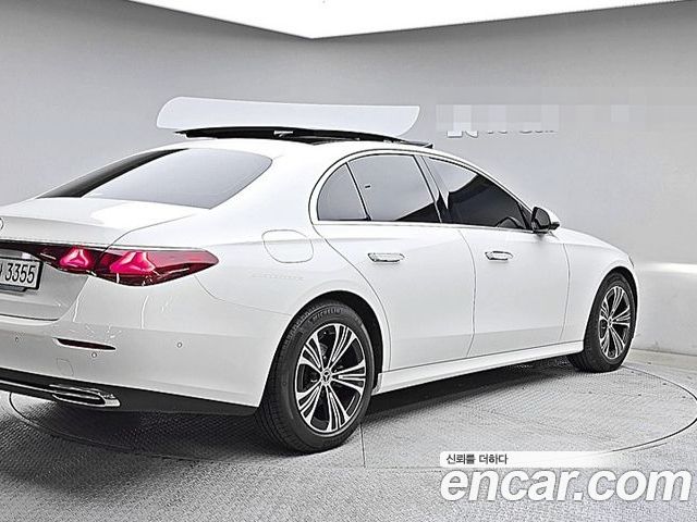 Mercedes-Benz E-Class 2024 — фото 4
