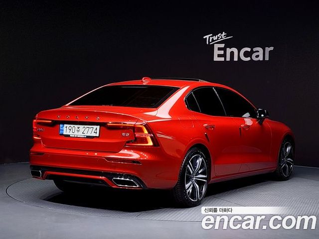 Volvo S60 2022 — фото 2