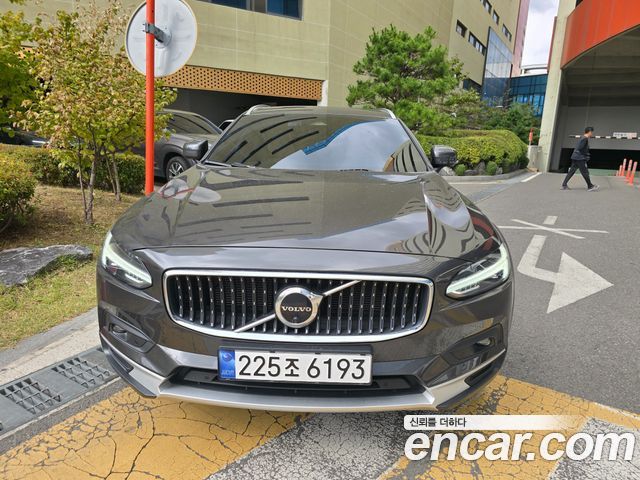 Volvo V90 2023 — фото 2