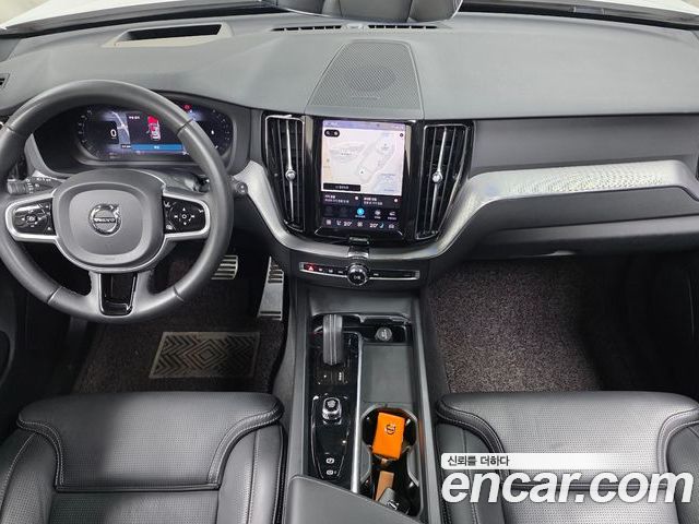 Volvo XC60 2022 — фото 10