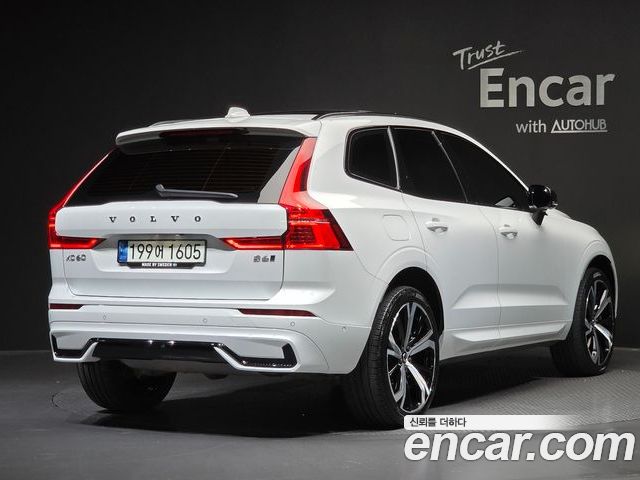 Volvo XC60 2022 — фото 2