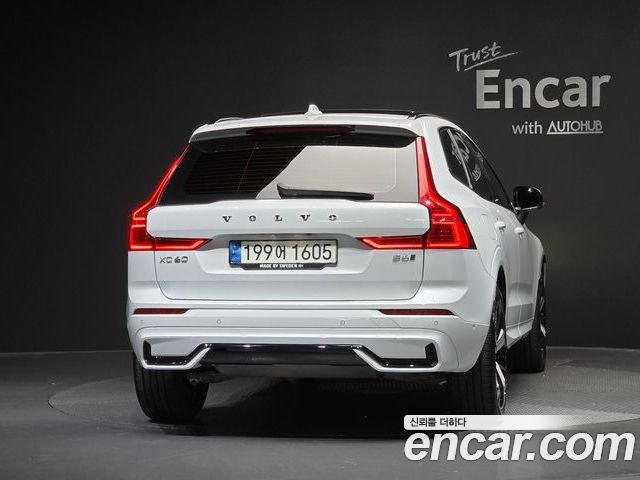 Volvo XC60 2022 — фото 4