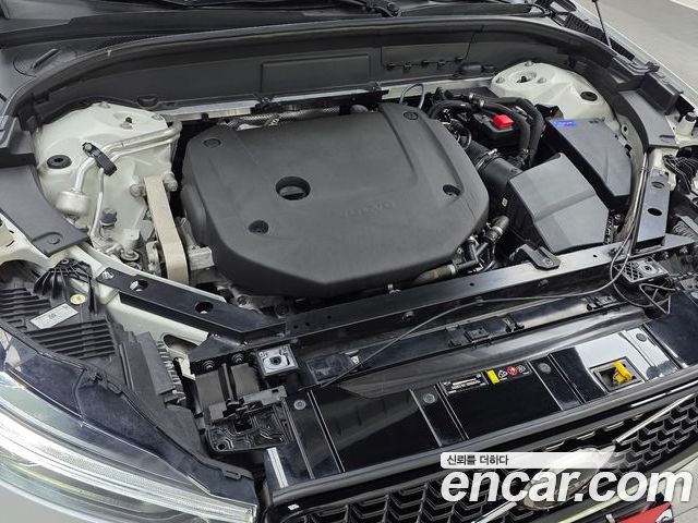 Volvo XC60 2022 — фото 6