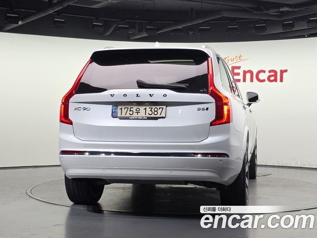 Volvo XC90 2023 — фото 4