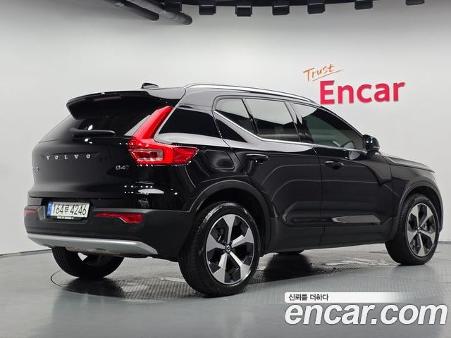 Volvo XC40 2023 — фото 2