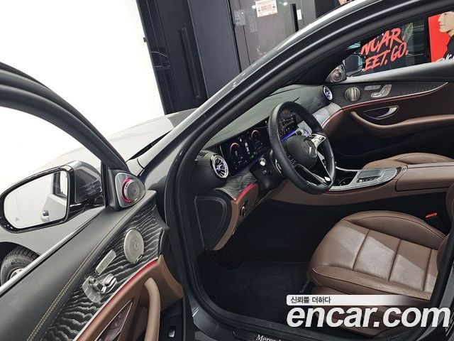 Mercedes-Benz E-Class 2022 — фото 10
