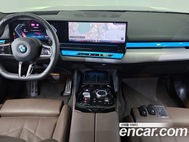 BMW 5 Series 2025 — фото 10