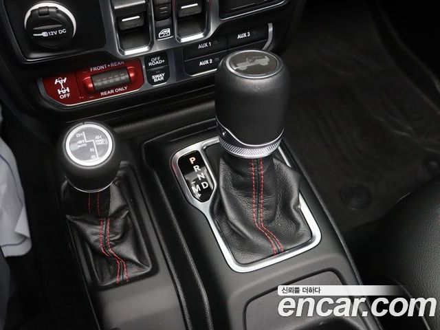 Jeep Wrangler 2023 — фото 10