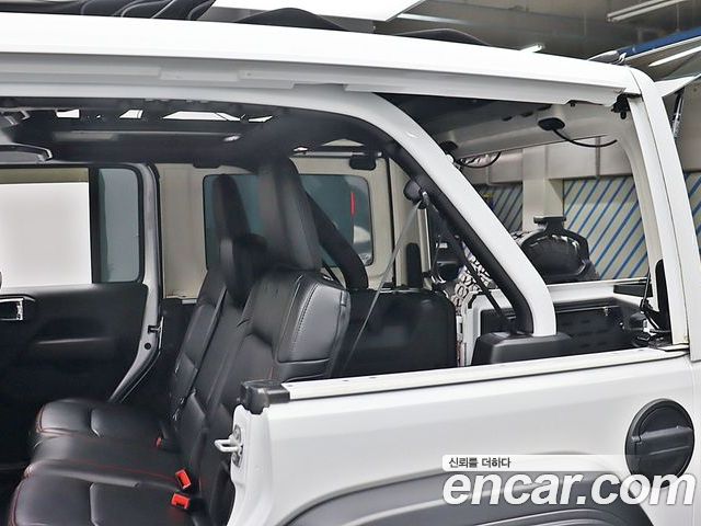 Jeep Wrangler 2023 — фото 8