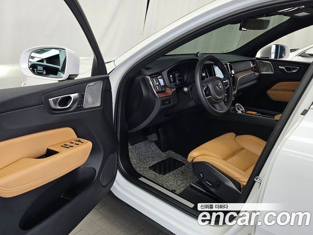 Volvo XC60 2023 — фото 10
