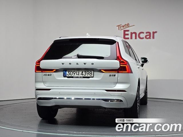 Volvo XC60 2023 — фото 4